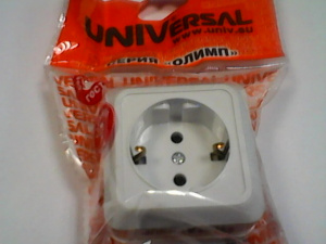 Розетка О0028 Universal  (с з/к)